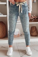 Spodnie damskie jeansowe slim fit z paskiem FLORAJIN niebieskie